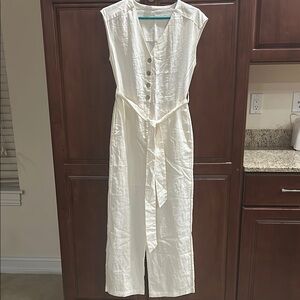 Elegant Cream Linen Sleeveless Jumpsuit with Pockets